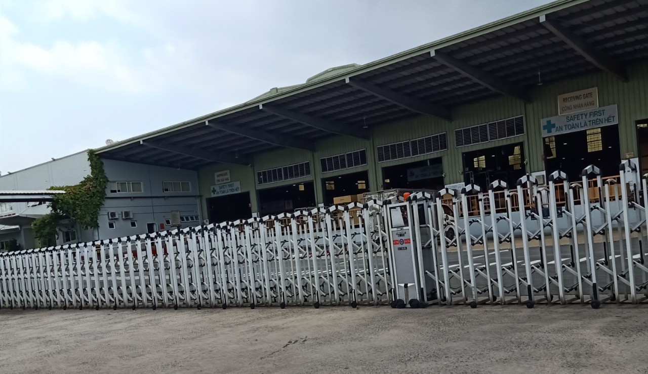 Lắp cửa cổng xếp tại KCN Minh Hưng