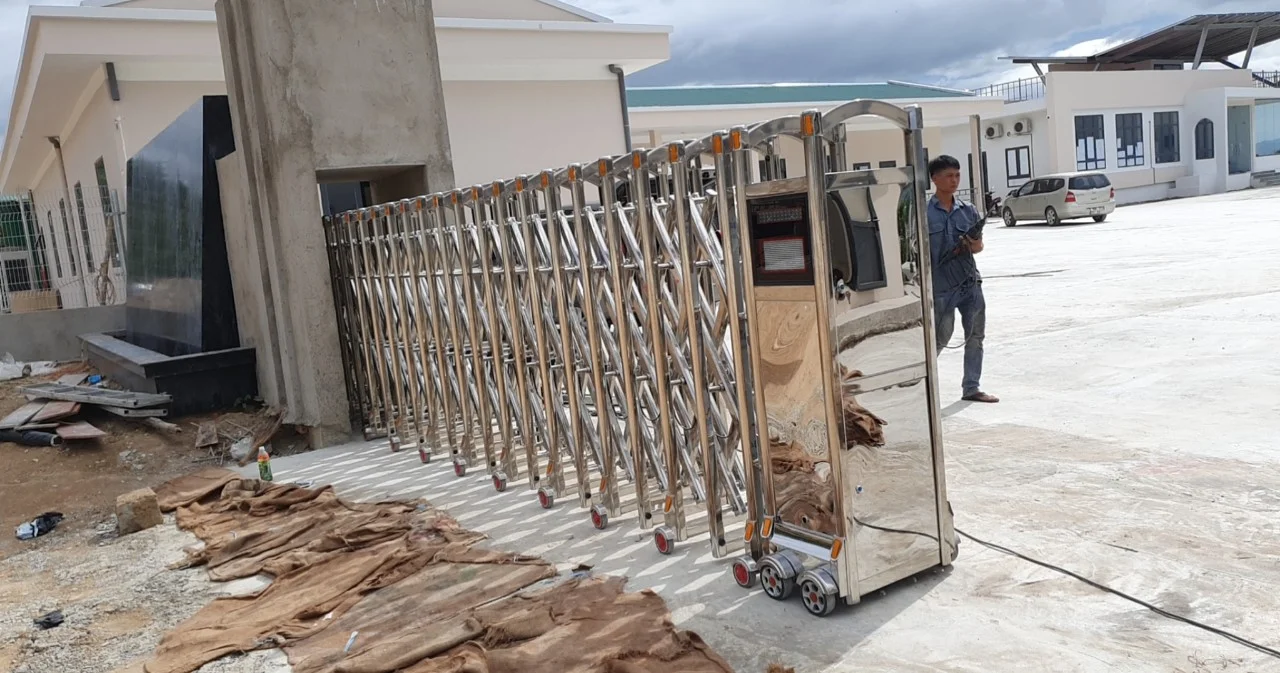 Công trình lắp cửa cổng xếp inox 304 tại Công ty POSCO - Công trình Bà Rịa - Vũng Tàu
