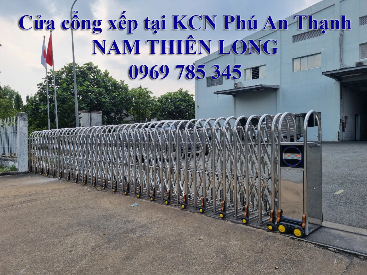 Cửa cổng xếp tại KCN Phú An Thạnh